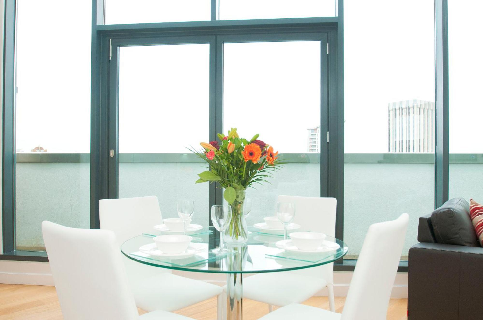 Cleyro Serviced Apartments - Finzels Reach Бристоль Экстерьер фото