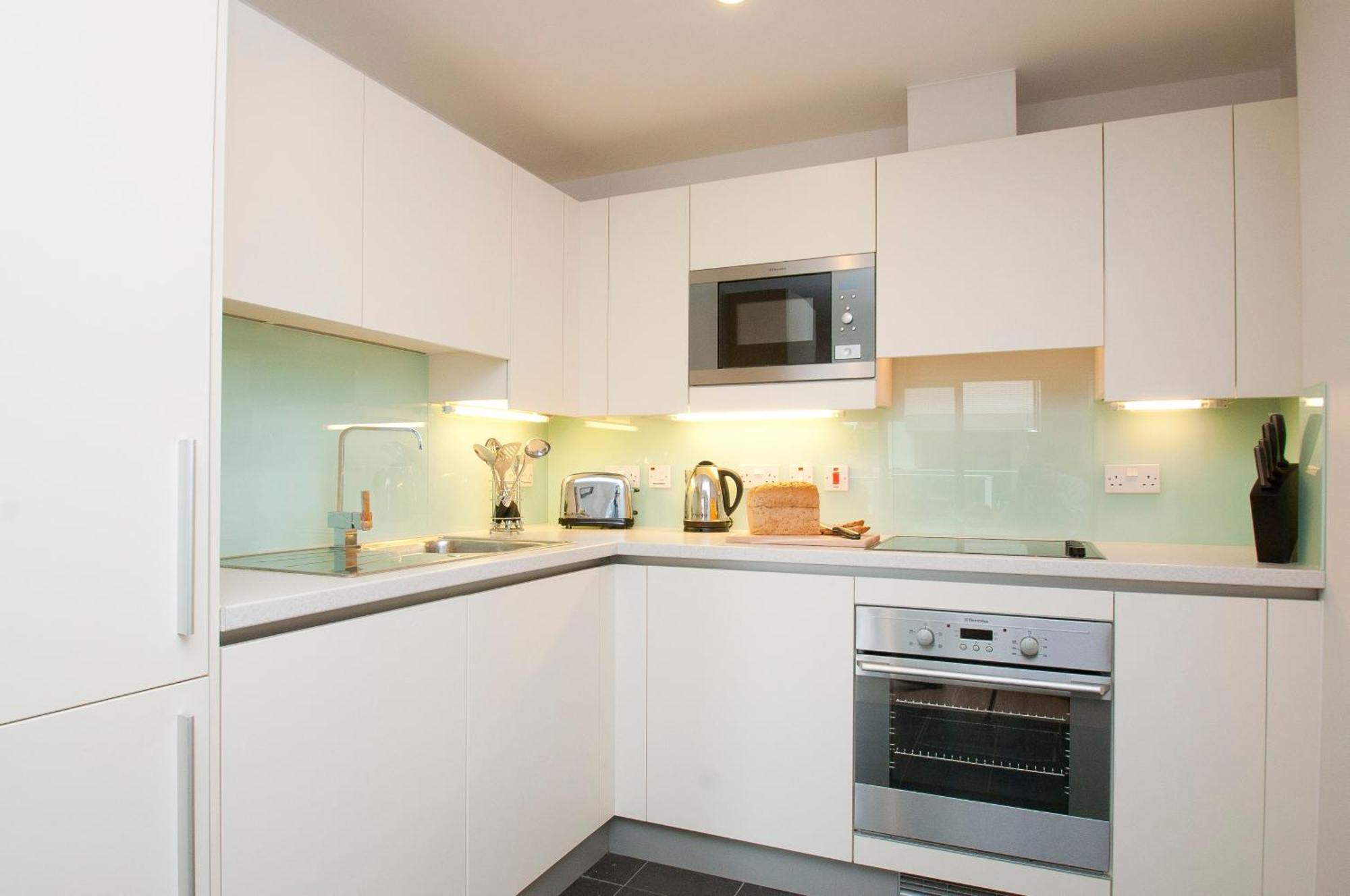 Cleyro Serviced Apartments - Finzels Reach Бристоль Экстерьер фото